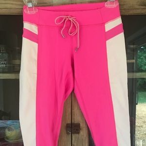 Women’s Lululemon cropped pink legging
